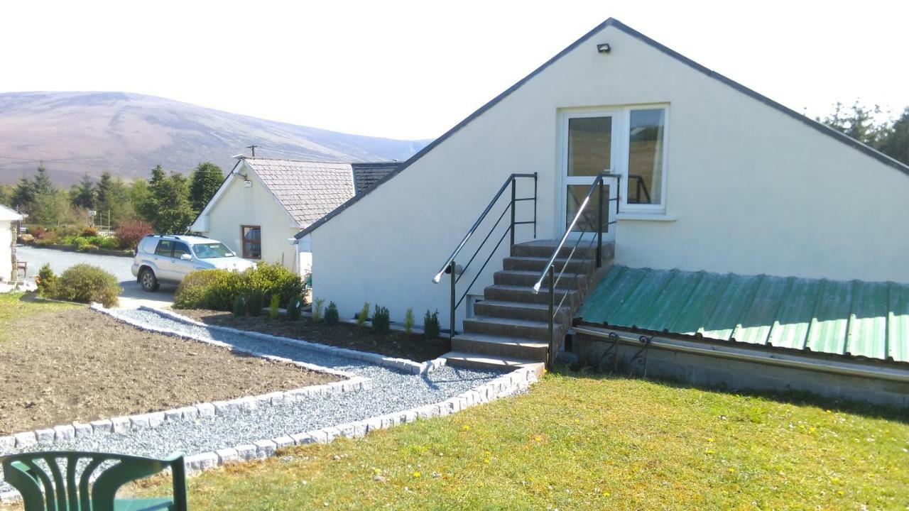The Lodge Guesthouse Brittas Exterior foto